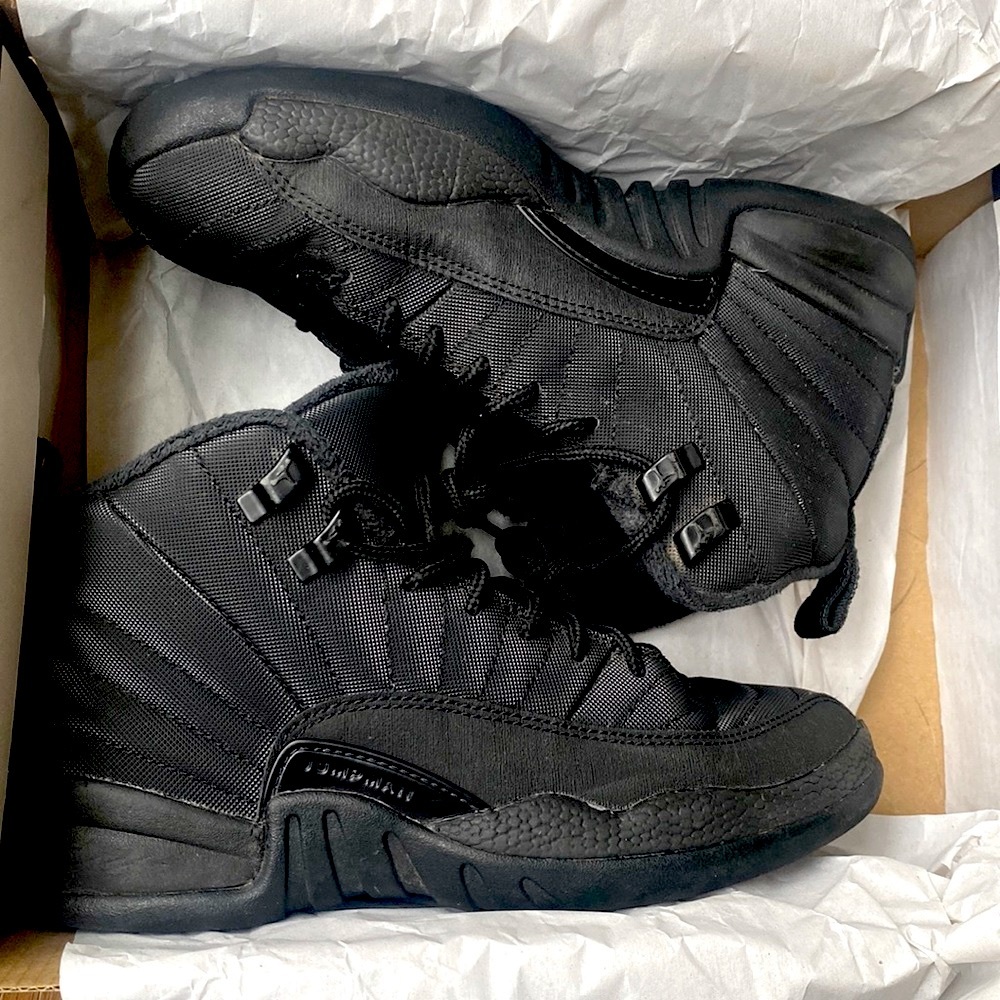 Air Jordan 12 Retro Wntr boys size 4